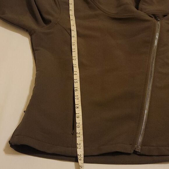 Athleta on the move olive green motto jacket size large. - Picture 12 of 12